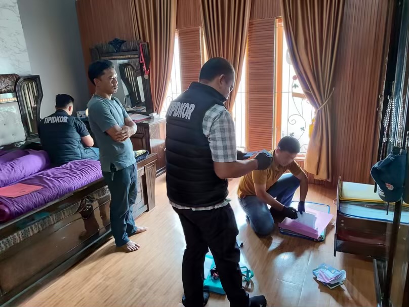 Polda Bengkulu Geledah Rumah Sekwan DPRD Provinsi dan Sejumlah Lokasi di Lebong, Bawa Puluhan Dokumen Penting